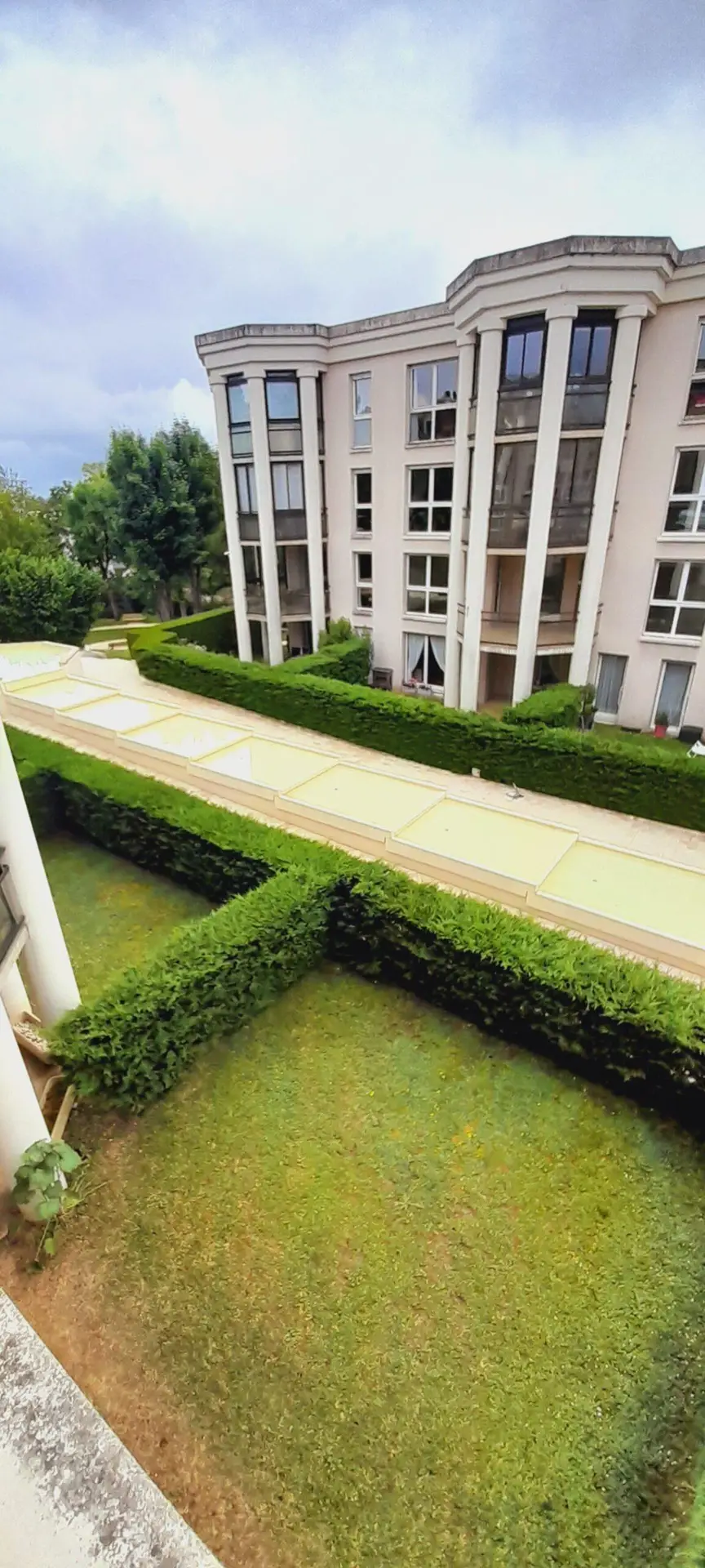 Vue extérieure sur le parc — Villa Medicis Dijon